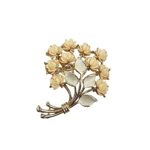 Vintage‎ JJ Jonette Jewelry Gold Tone Cream Carved Rose Floral Bouquet Brooch